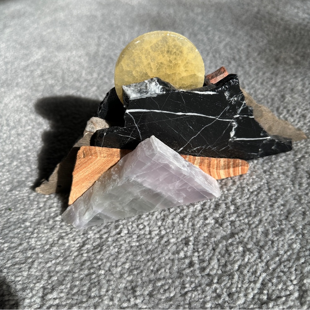 Smithsonian Institution MINI STONE MOUNTAIN TABLE SCULPTURE 75